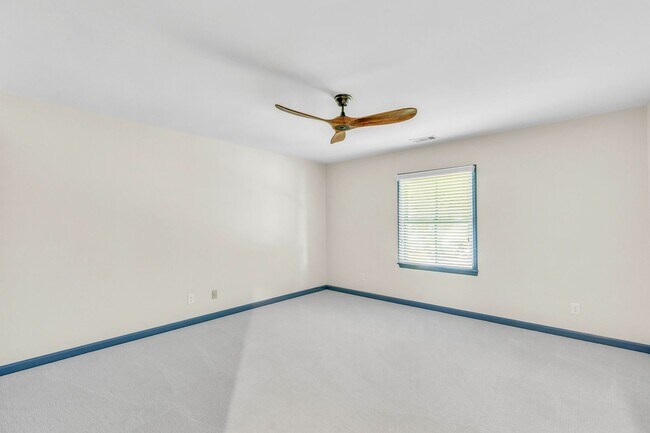 Building Photo - Gorgeous Waterfront Home on Isle of Hope
