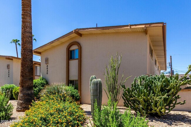 Building Photo - 4848 N Woodmere Fairway