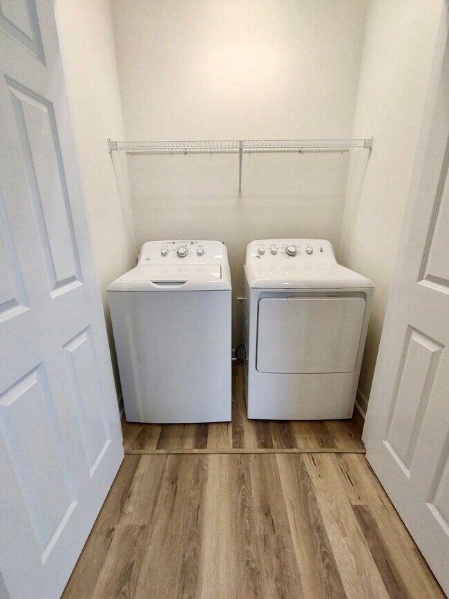 Building Photo - LUXURIOUS HIGH-END 2-story townhome in Market Common - walk to everything!