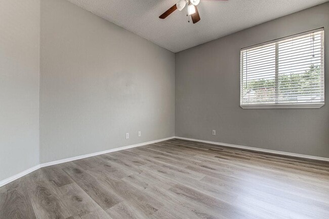 Building Photo - 16900 Simsbrook Dr