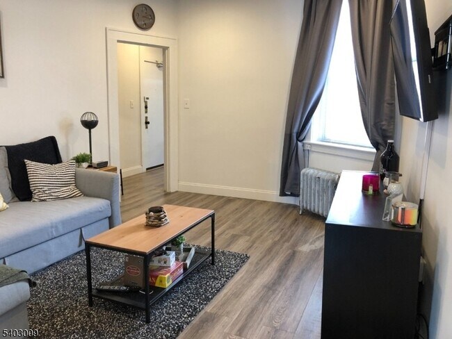 Building Photo - 81 Glenridge Ave