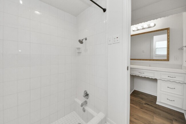 Building Photo - 8006 Oakington Dr