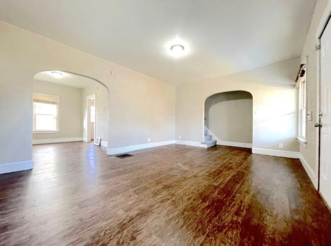 Building Photo - 3 bed 1 bath