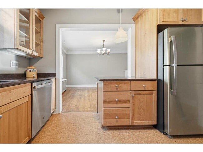 Building Photo - 3540 Irving Ave S