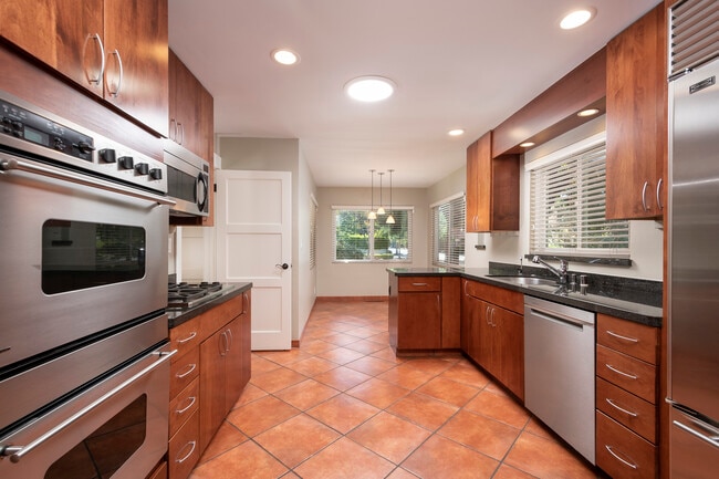 Building Photo - 403 Laurel Ave