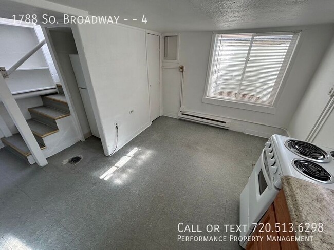 Building Photo - Perfect and Cozy on S Broadway Available f...