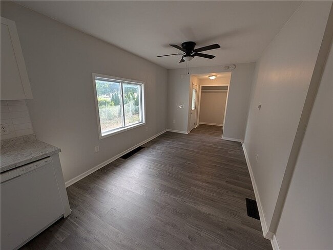 Building Photo - 82 Cragg Rd