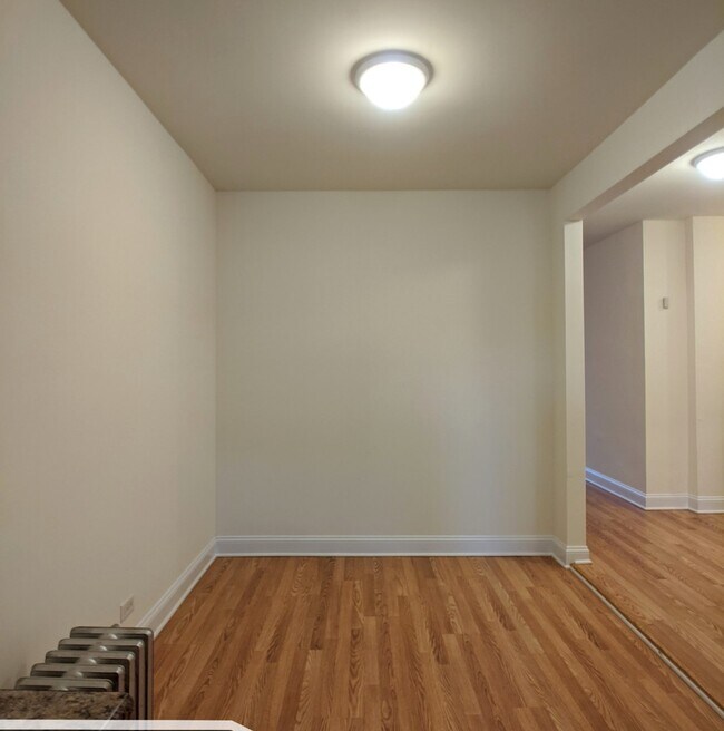 Building Photo - 2600 N Kimball Ave