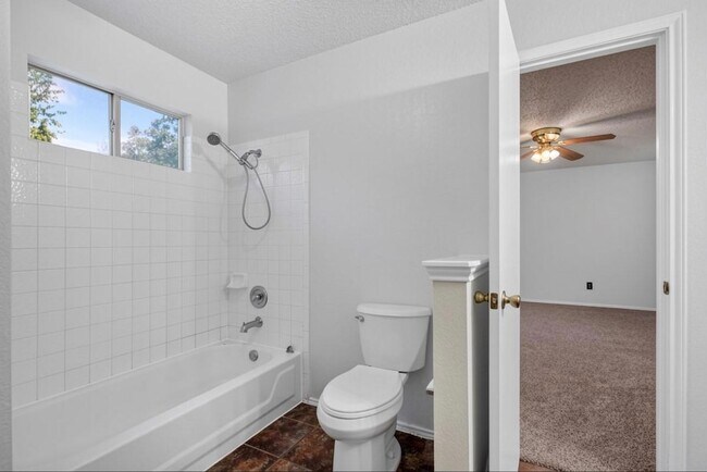 Building Photo - 1410 Green Terrace Dr