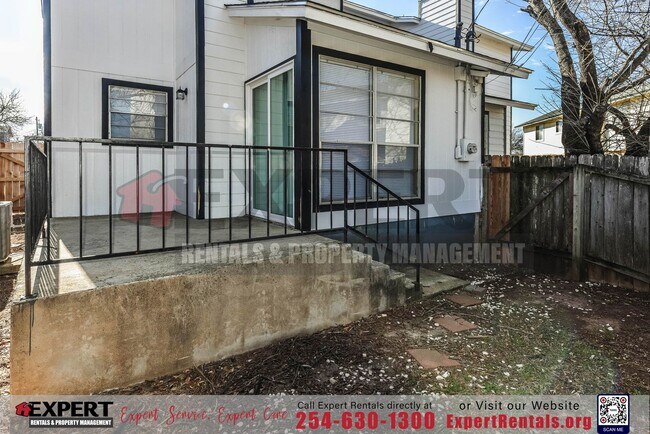 Building Photo - 1233 Royal Crest Dr