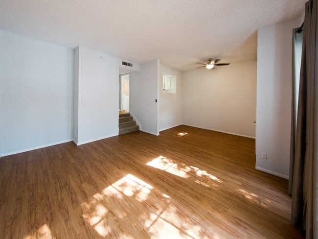 Building Photo - 6534 E Hill Dr