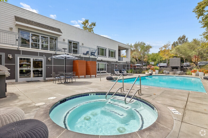 Lower Spa - Finch at Larkspur