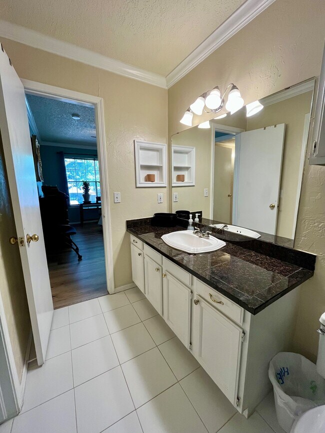 Building Photo - 3200 W Britton Rd