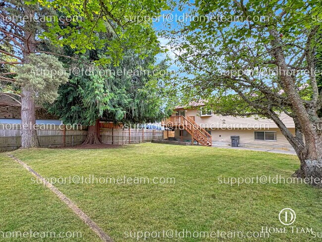 Building Photo - "Spacious 4-Bed Oasis with Granite Touches & Finished Basement in Renton!"