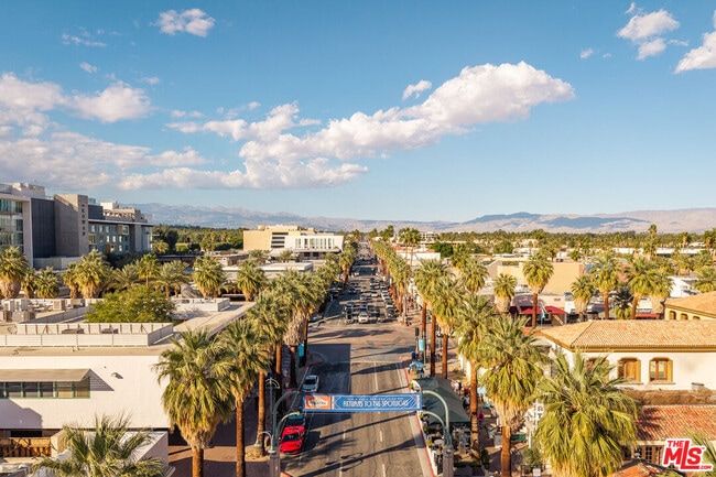 Building Photo - 546 N Indian Canyon Dr