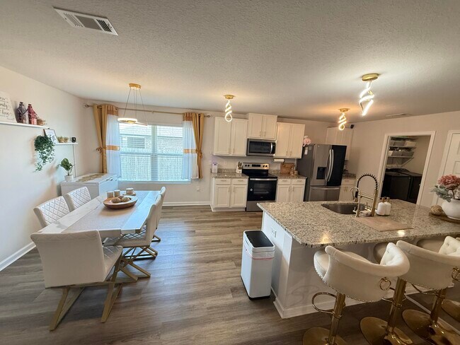 Building Photo - 8616 Tarsus Dr