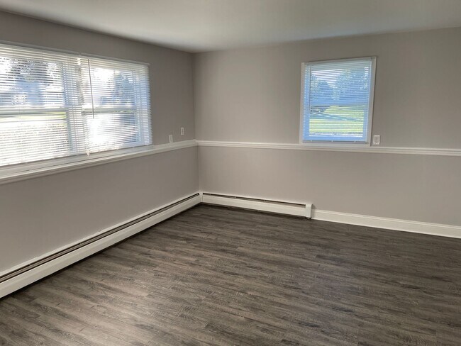 Building Photo - Charming 1 Bed / 1 Bath Ground Floor Unit in the Heart of Allendale