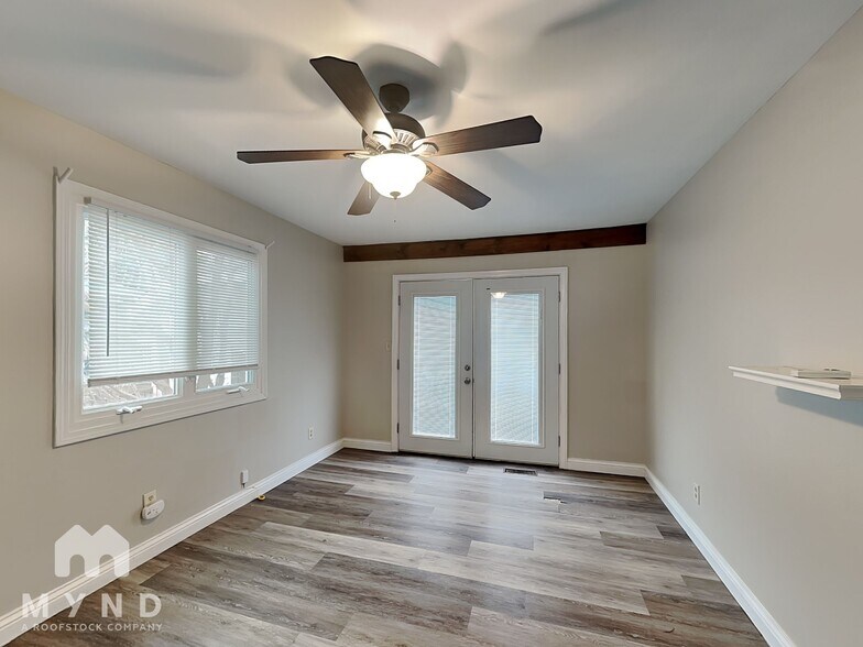 Building Photo - 215 Wilson Ave