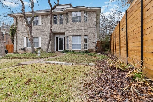 Building Photo - 2203 Clearwater Dr