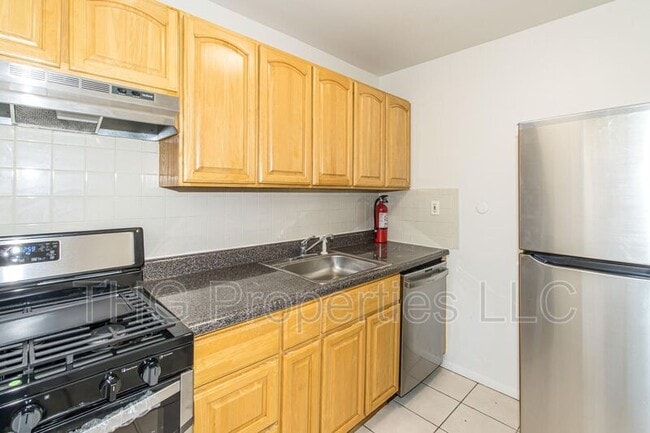 Building Photo - 27-55 Green Street APT# 28A