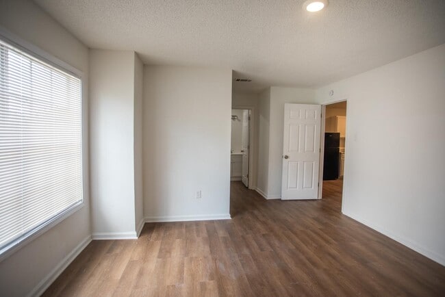 Building Photo - 109 Limoges St