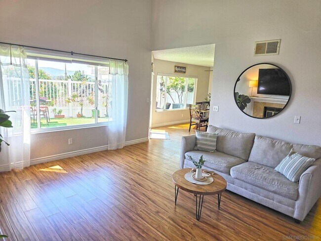 Building Photo - 341 Rolling Hills Ln