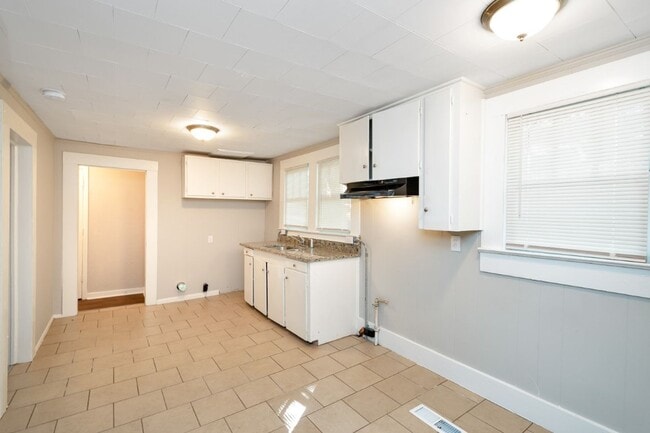 Building Photo - Holiday Special! $250 off First Month's Rent! Renovated Hueytown Charmer – 2 Beds, 1 Bath, Move-I...