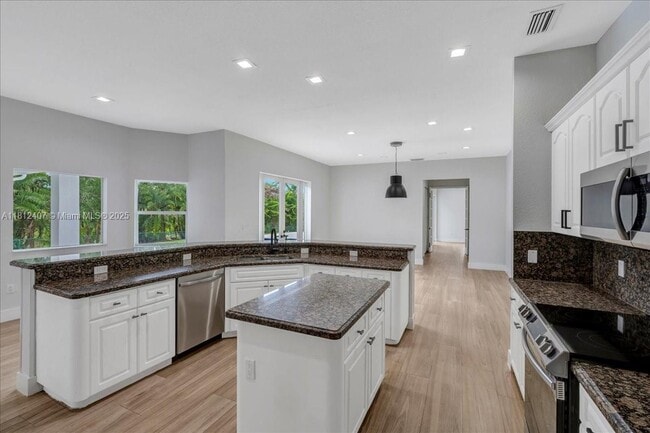 Building Photo - 16650 SW 67th Pl