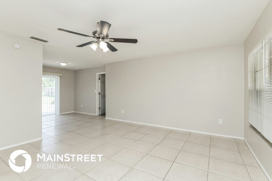 Building Photo - 839 Onyx Dr NE