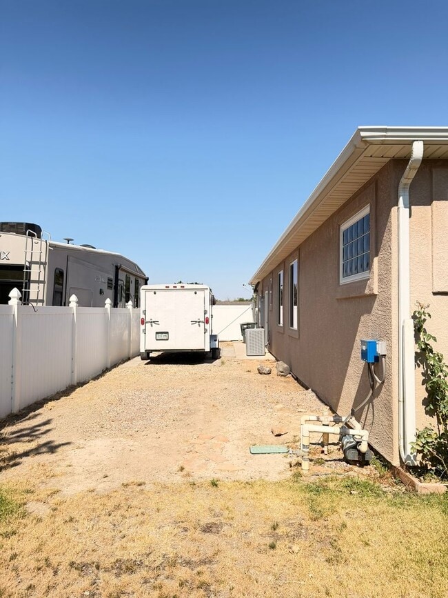 Building Photo - GORGEOUS 3Bed 2Bath 3Car Garage in NorthEast GJ!!!!!