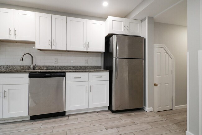 Building Photo - 1620 Palisade Ave