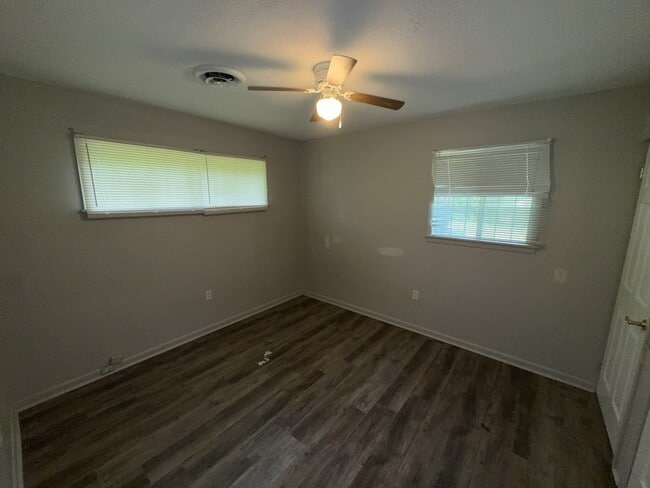 Building Photo - 5558 Queen Mary Ln