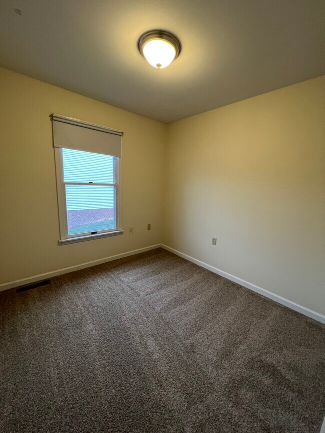 Building Photo - 4 N Locust St