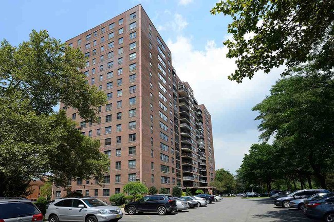 Primary Photo - 225 St Pauls Ave