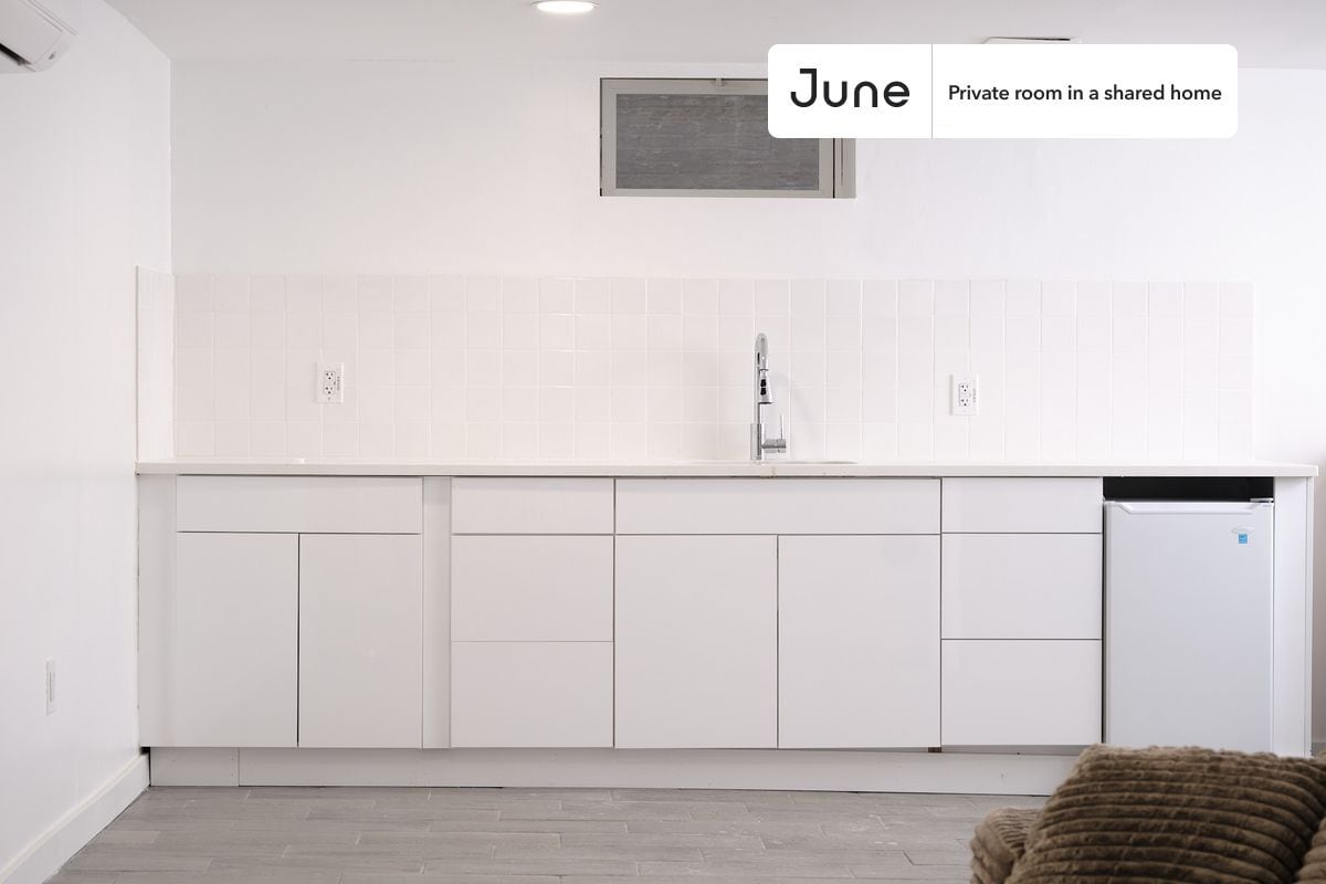 Building Photo - Room in Shared 4 bed/4 bath home in Ditmas Park