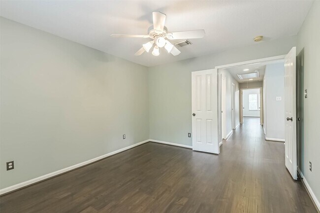 Building Photo - 15 N Flickering Sun Cir