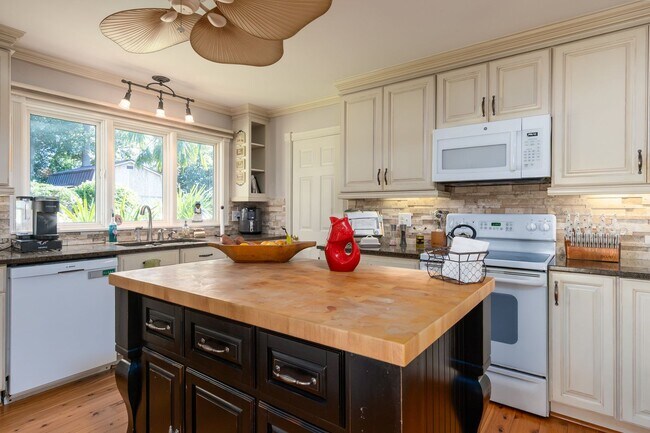 Building Photo - Waterfront Property