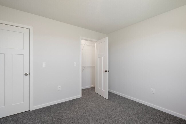 Building Photo - 2565 S Cheri Dr