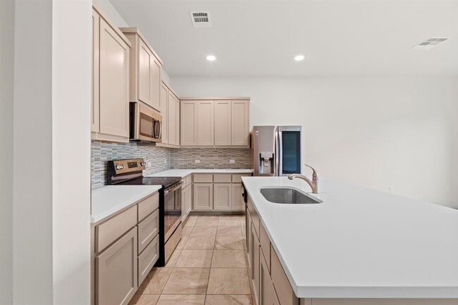 Building Photo - 13001 Hymeadow Dr