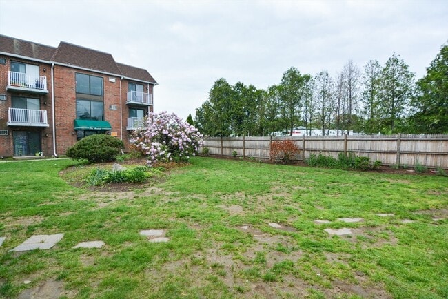 Building Photo - 1186 Worcester Rd