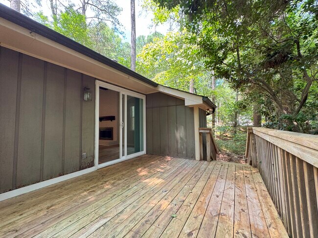 Building Photo - 285 High Meadow Dr