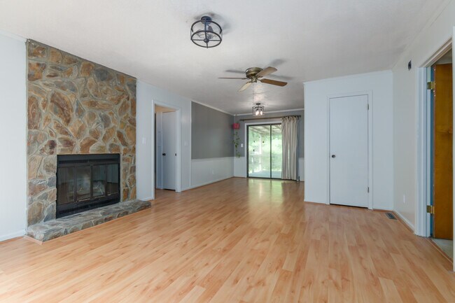 Living/dining room - 1500 Brookdale Dr