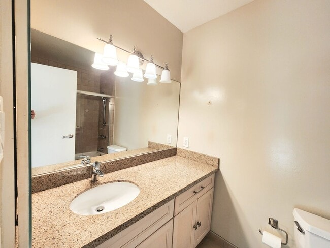Building Photo - Woodlake two bed, 2 bath