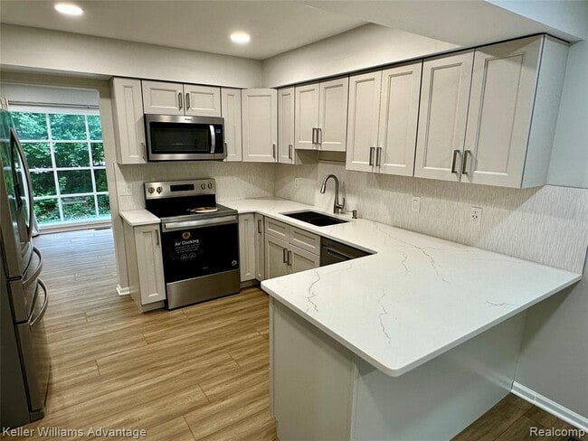 Building Photo - 31404 Hunters Cir Dr