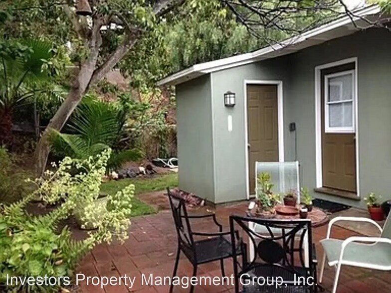 Primary Photo - 320 Park Ave