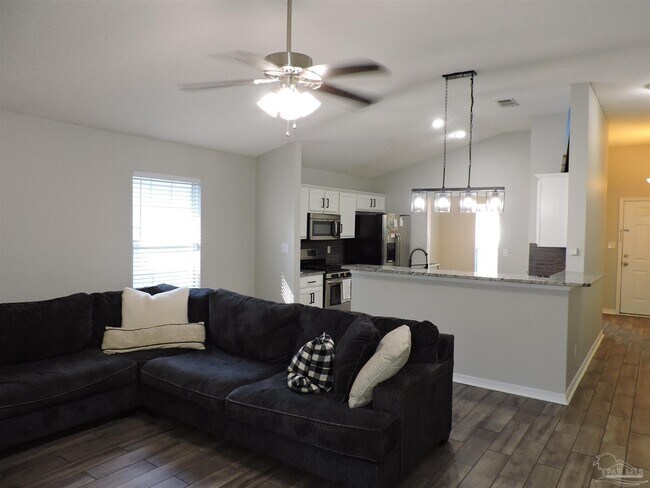 Building Photo - 2541 Gulf Breeze Ave