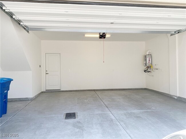 Building Photo - 1537 Bat Hawk St
