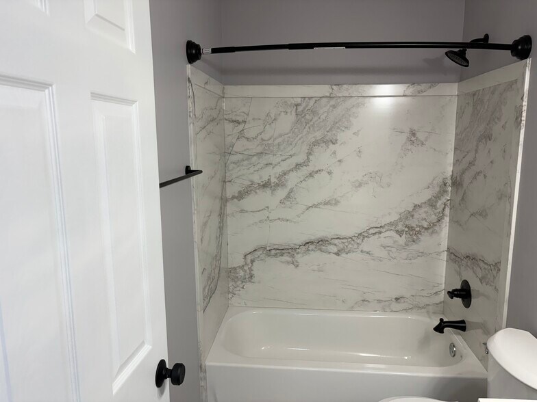 Building Photo - 395 E 13th Ave