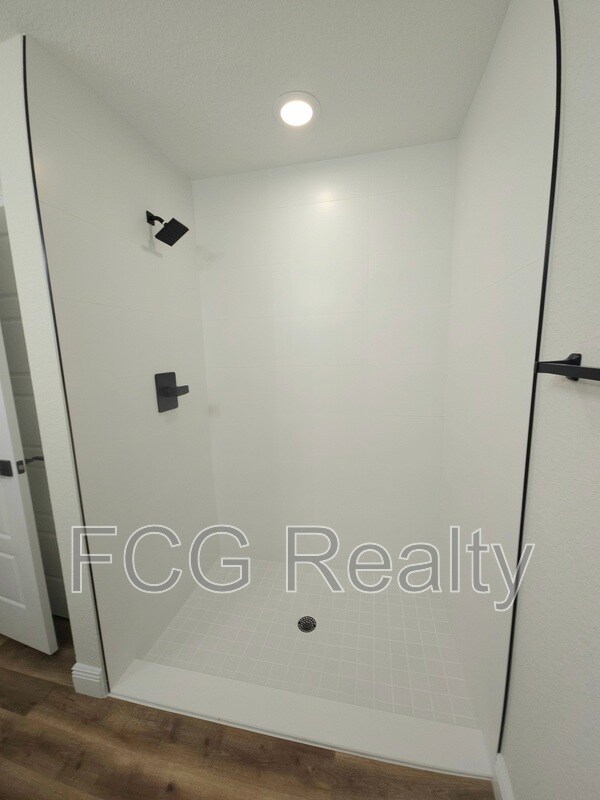 Building Photo - 6551 Hemlock Rd