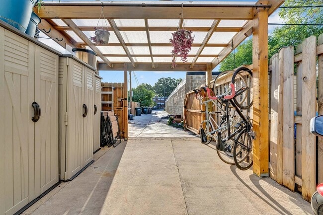 Building Photo - 639 20th St NE